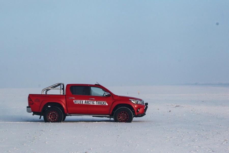  Toyota Hilux NG AT35 by Arctic Trucks 2016 года  (фото 2 из 12)